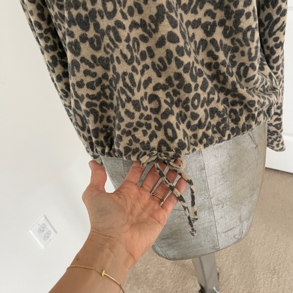 Leopard print long sleeve very soft drawstring hem - Picture 3 of 7